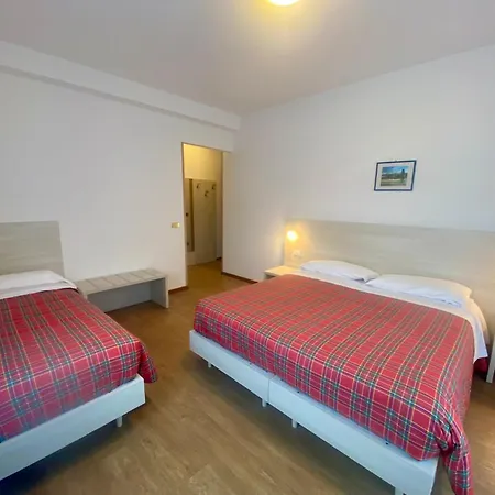 International מלון 3*