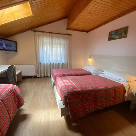 International מלון